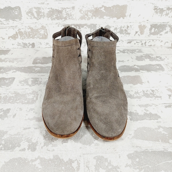 NEW Vince Camuto Peera Suede Cutout Ankle Bootie H922 - Picture 7 of 11